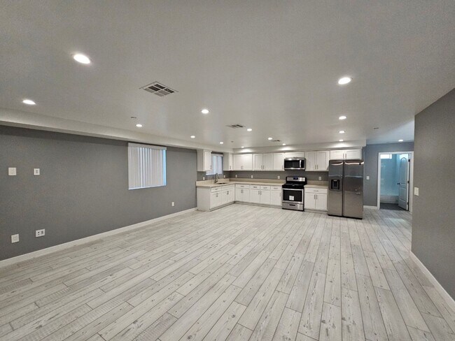 Building Photo - 32(839)