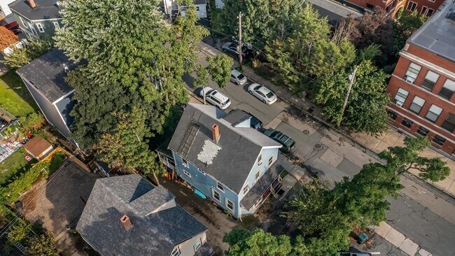 Building Photo - 5 Gordon Pl