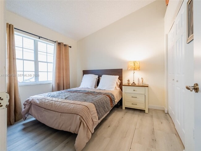 Building Photo - 206 SW 159th Way