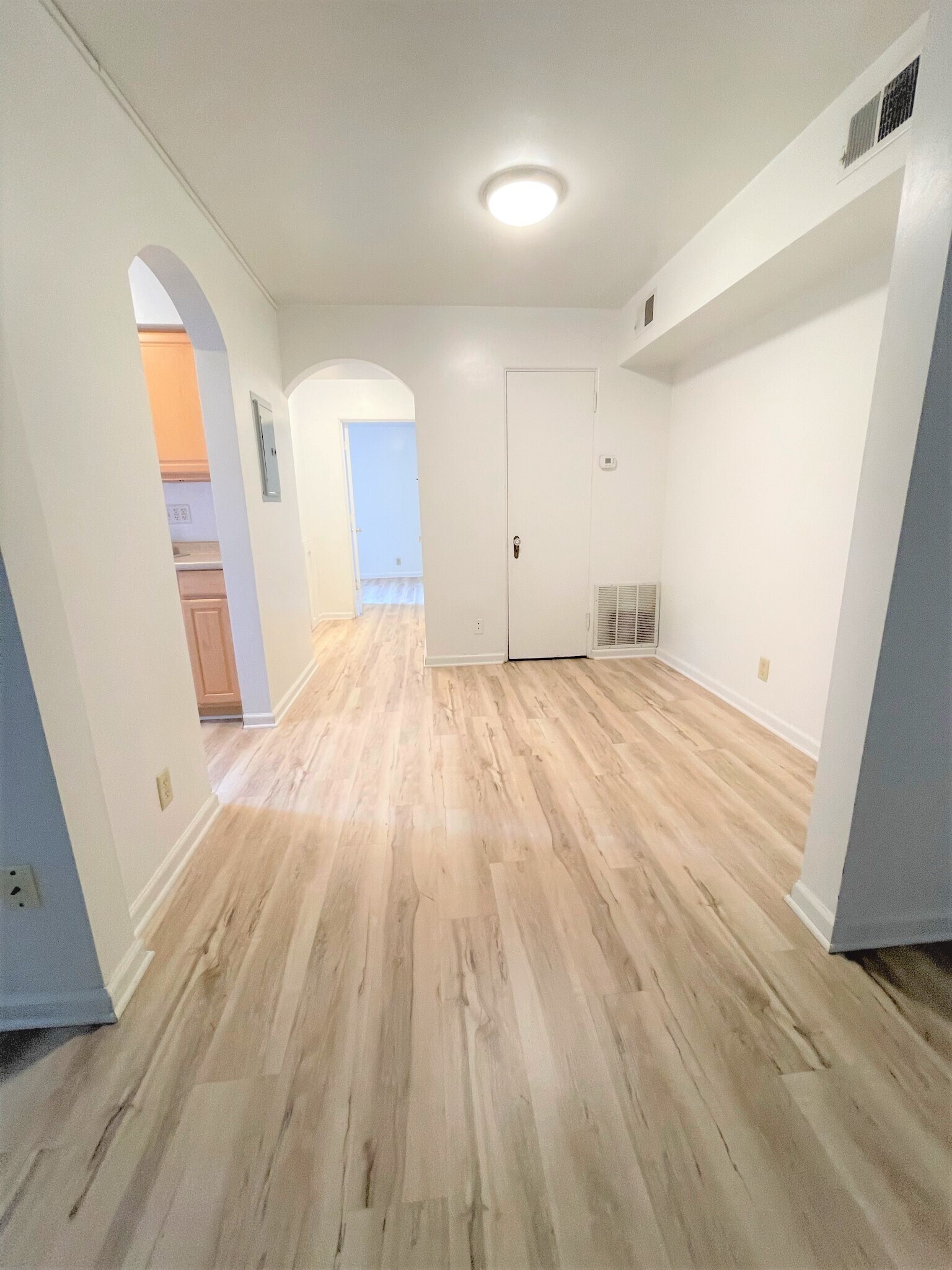 Building Photo - 5712 Phillips Ave