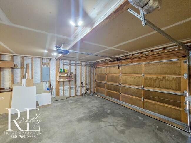 Building Photo - Comfortable 3-Bed Bremerton Home with Balc...