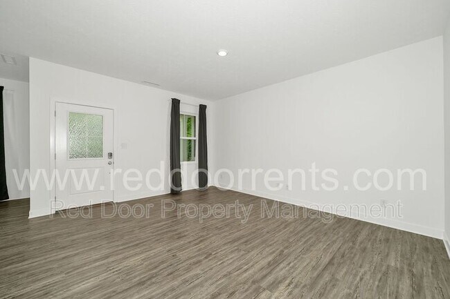 Building Photo - 6380 Apperson Dr