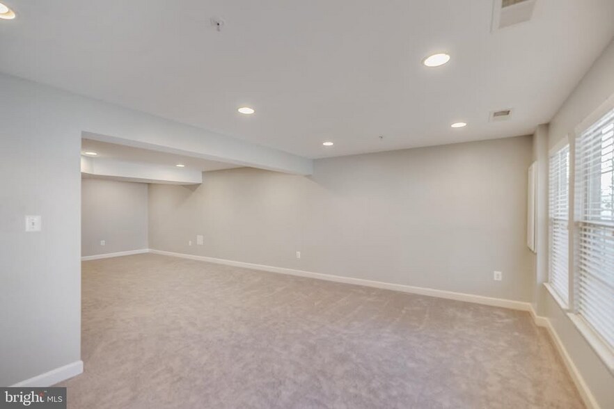 Building Photo - 9684 Atterbury Ln