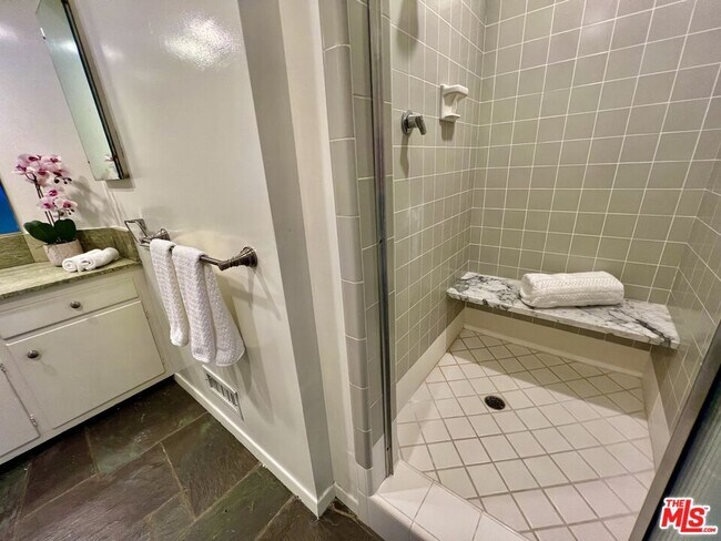 Building Photo - 1008 Westholme Ave