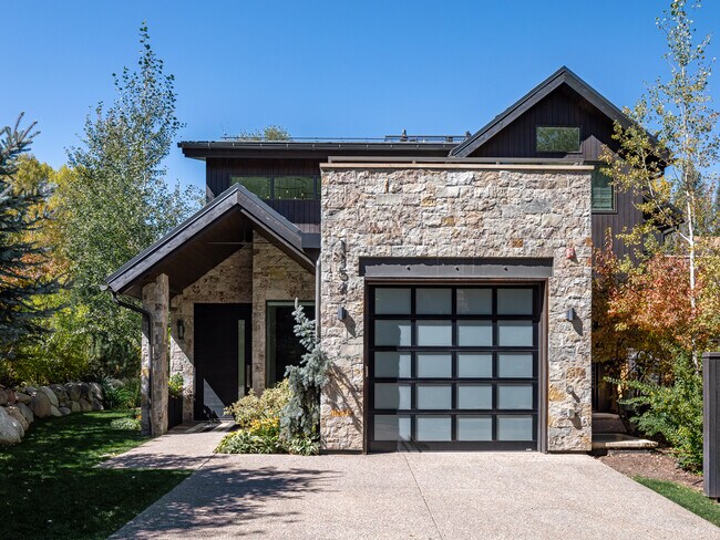 Building Photo - 1154 E Cooper Ave