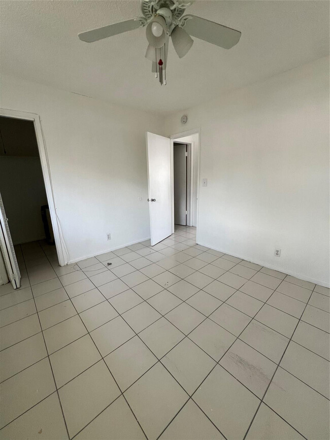 Building Photo - 1812 E Oakland Park Blvd