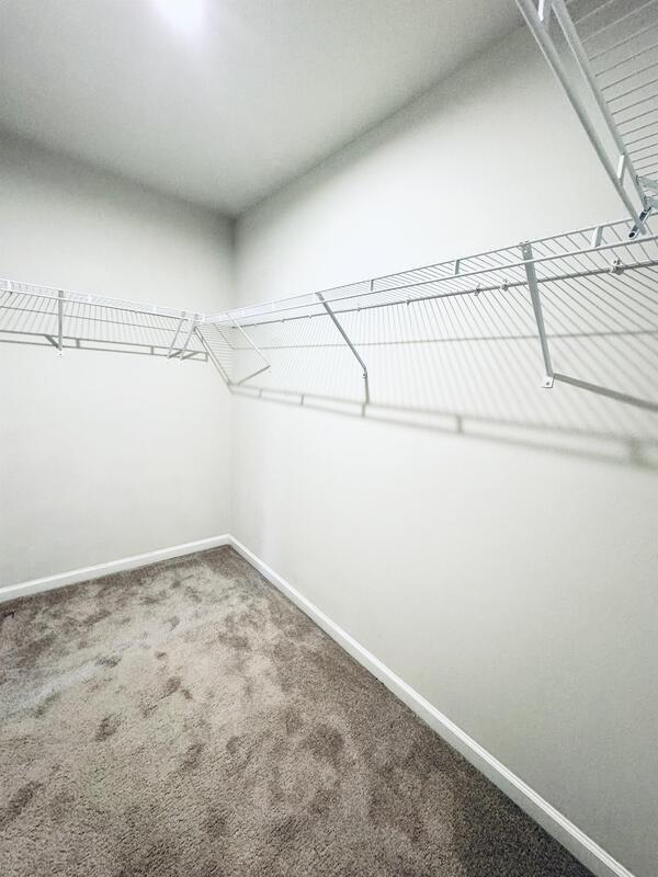 Building Photo - 449 Cross Country Way