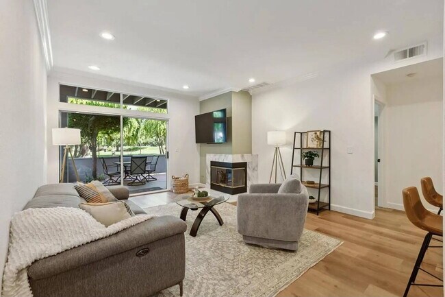 Building Photo - Stylish Golf Course Condo in North San Jose