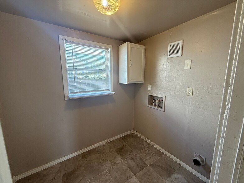 Building Photo - 3315 Cranford Ave