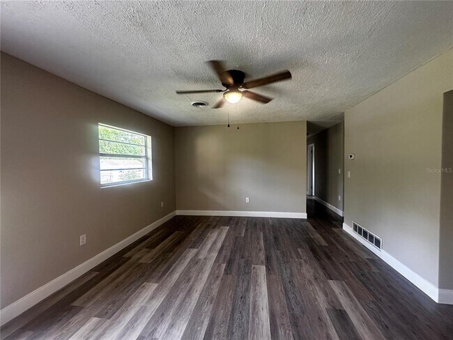 Building Photo - 3700 SE 34th Ct