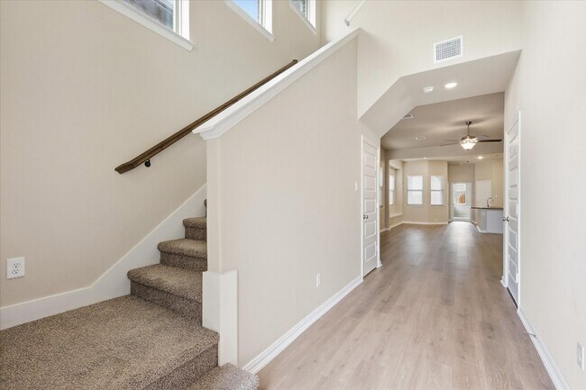 Building Photo - 3916 Ford Dr