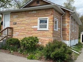 Building Photo - 208 W Nippersink Rd
