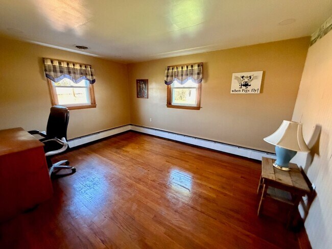Building Photo - Ranch Home with 3 Bedrooms and a Yard