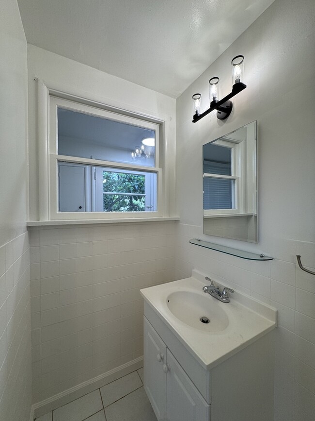 Building Photo - 147 San Bruno Ave