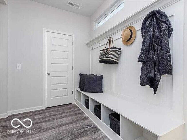 Building Photo - 4894 Oak Hl Dr