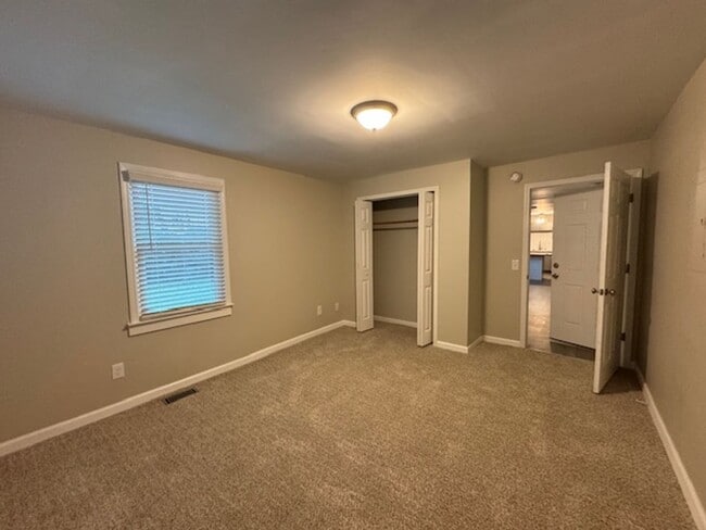 Building Photo - Downtown Duplex