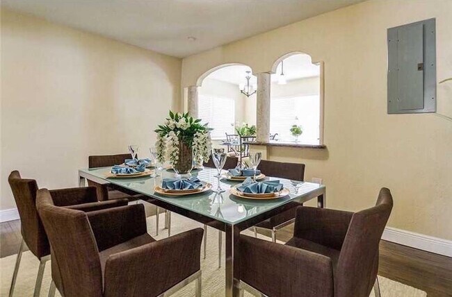 Building Photo - 2932 SW 12th St