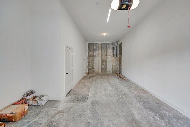 Building Photo - 1263 John St