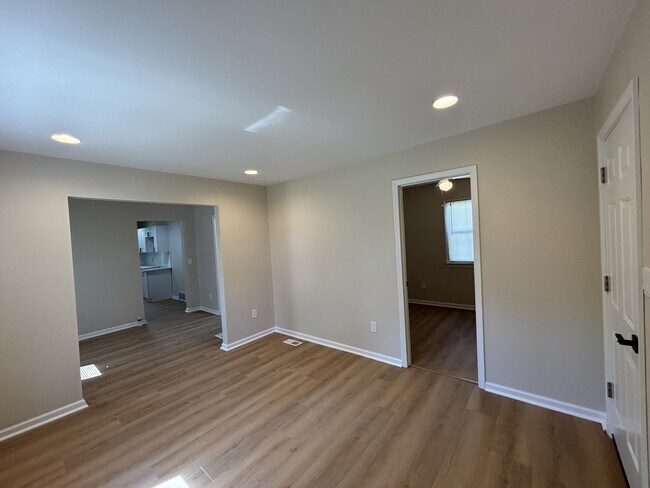 Building Photo - 1470 Donovan St