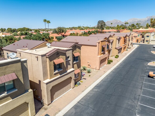 Building Photo - Golden Ridge at RiverWalk