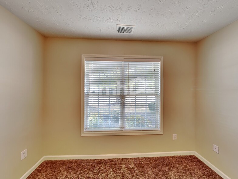 Building Photo - 661 Stonecrest Dr