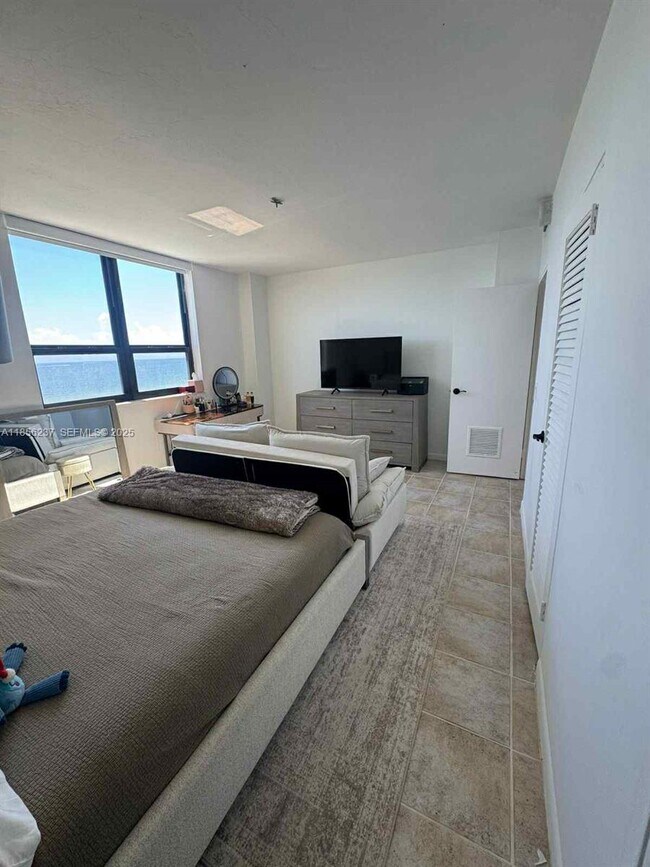 Building Photo - 10185 Collins Ave