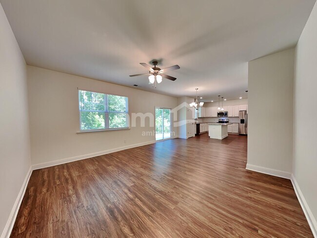 Building Photo - 510 Cash Cir