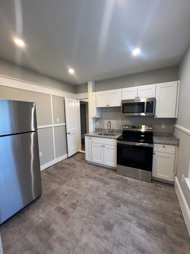 Building Photo - 56 Brook St