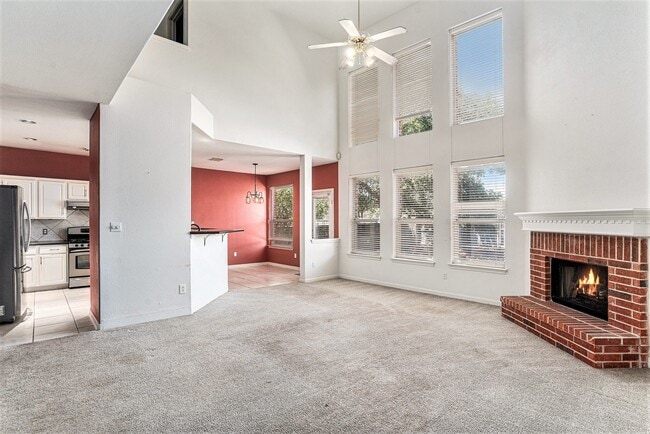 Building Photo - 2635 Lakehills St