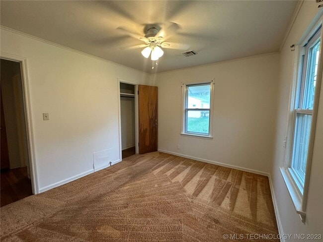 Building Photo - Quaint and Refreshed Bungalow in Joe Louis Addition