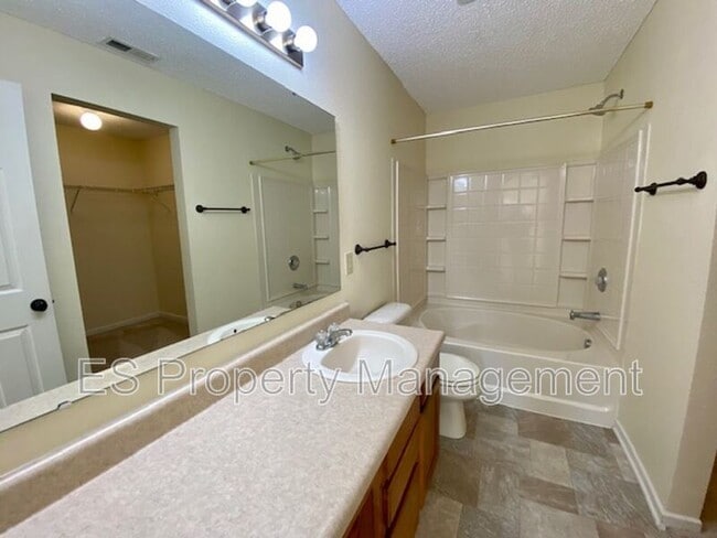 Building Photo - 10264 Cumberland Pointe Blvd