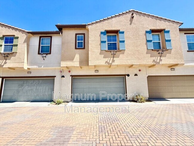 Building Photo - 40390 Calle Real