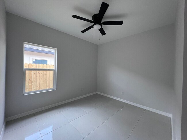 Building Photo - Brand New! 1st Month Free! Don't Miss Out Call today!