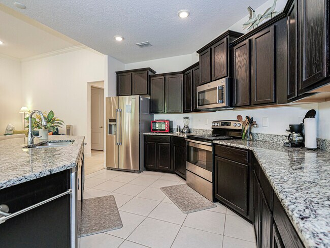 Building Photo - 5945 Buttonwood Sq