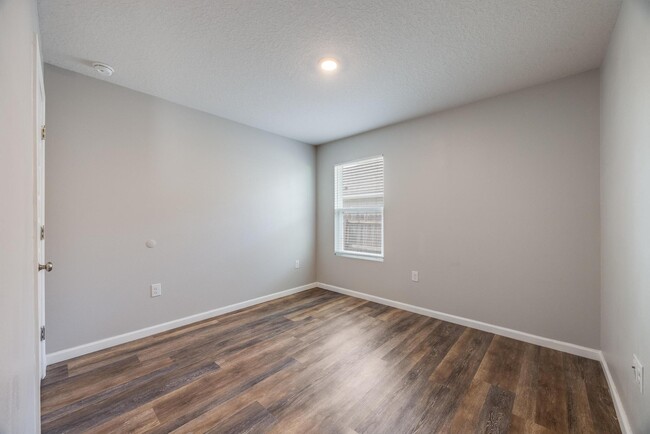 Building Photo - 310 Flounder St