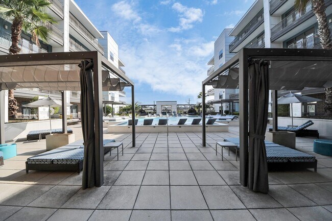 Building Photo - 5454 Washington St