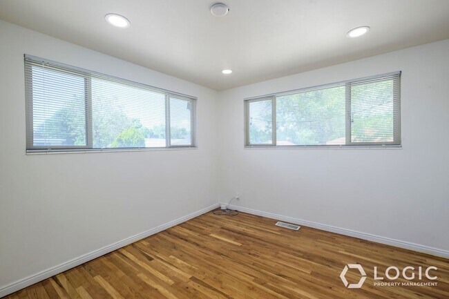 Building Photo - 759 Riverside Dr