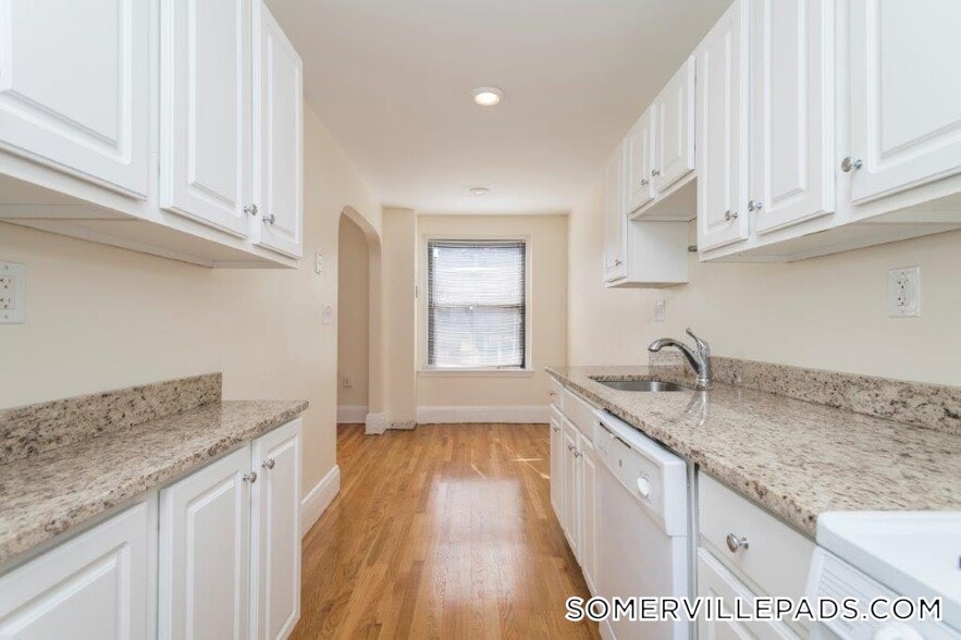 Building Photo - 123 Highland Ave