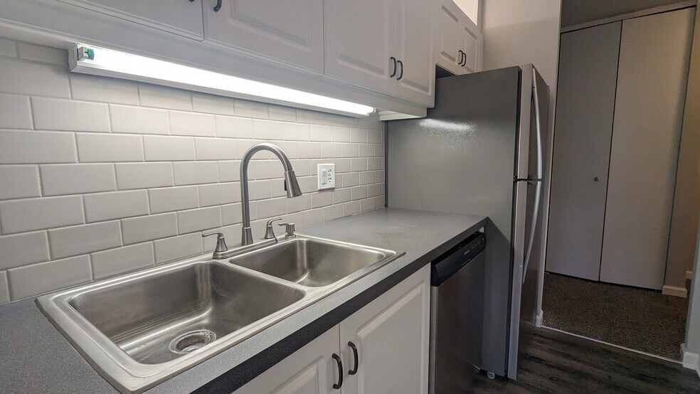 Building Photo - 2525 Main St