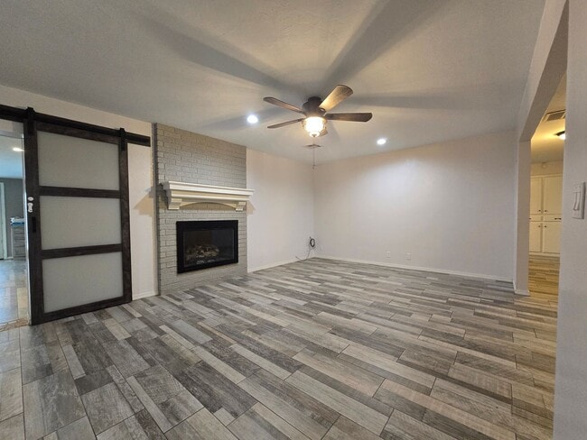 Building Photo - 4 bedroom 2 bath home in Seminole!