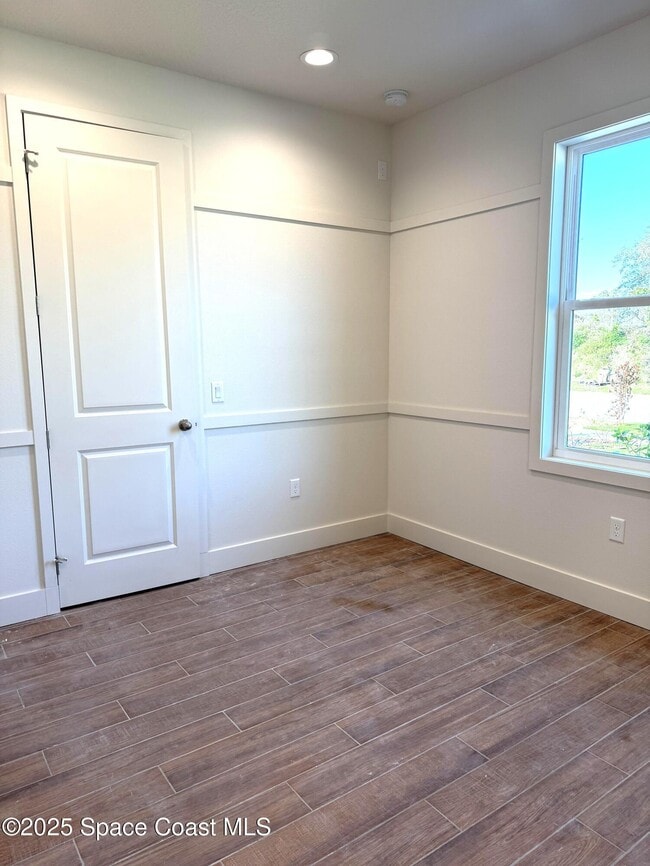 Building Photo - 2801 Edington Dr