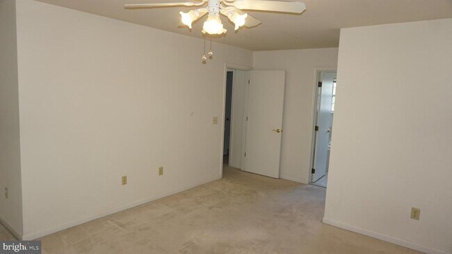 Building Photo - 841 Waterford Dr