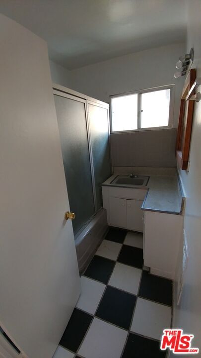 Building Photo - 4106 Rosewood Ave