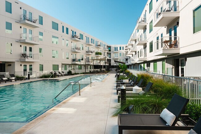 Building Photo - 5820 1/2 Cameron Road-SI FL1-ID1364166P