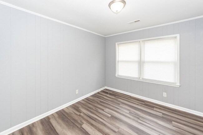 Building Photo - 3 Bedroom, 1 Bathroom Home in Waylyn Subdivision - North Charleston