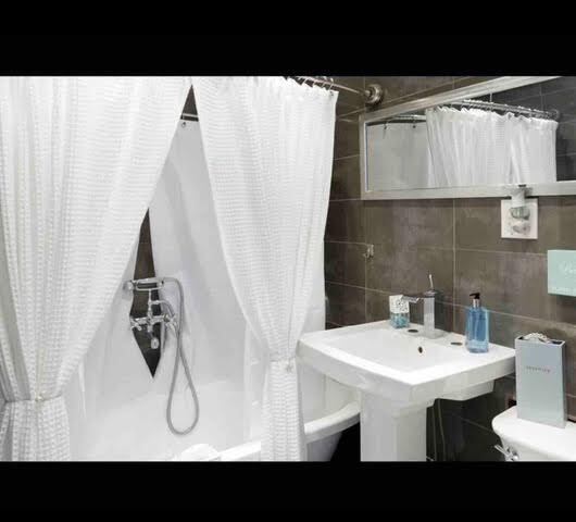 Building Photo - 3406 W Dickens Ave