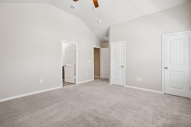 Building Photo - 516 E Slaughter Ln