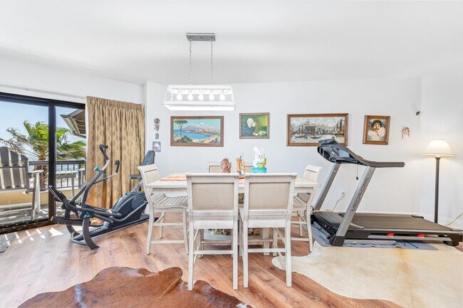 Building Photo - Gulf View Three-Bedroom
