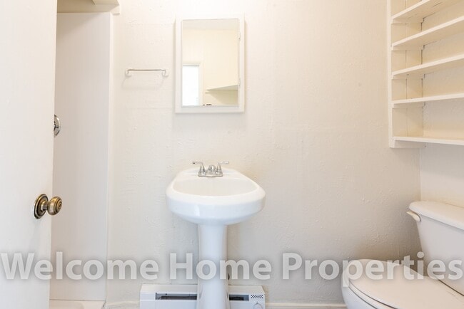 Building Photo - Cozy Clean and Quiet Home with Yard & Offi...