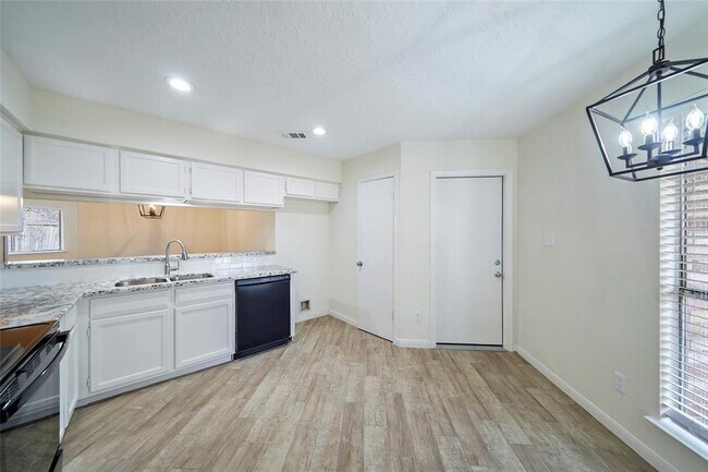 Building Photo - 22810 Dairy Gate Dr
